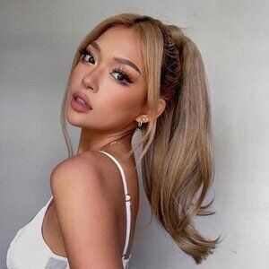 INH INSERT NAME HERE Liane in Ash Blonde, 18" mid-length with soft curls